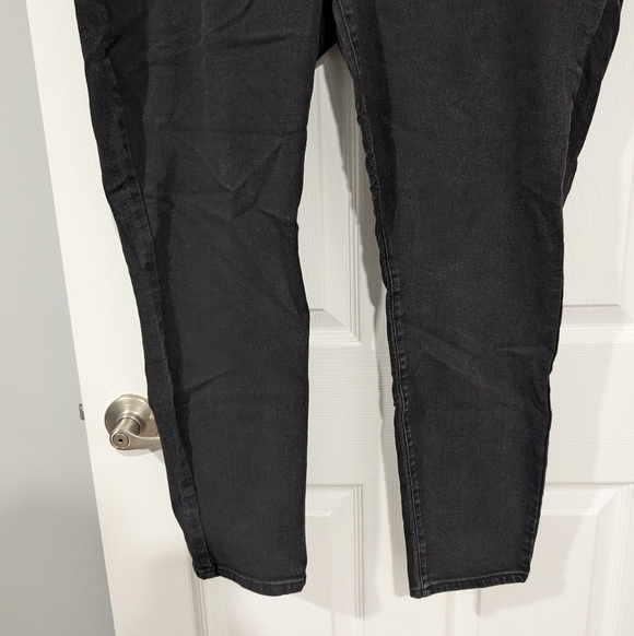 D. Jeans Black Skinny Denim Jeans in Size 20W (Pull On Style) - Picture 5 of 11